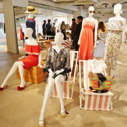 カラフルなアイテムで夏を楽しむ！【リリーブラウン】夏の新作