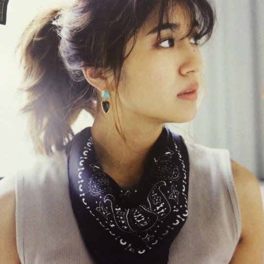 【今どきスカーフアレンジ】を有末麻祐子がチャレンジ！【動画】