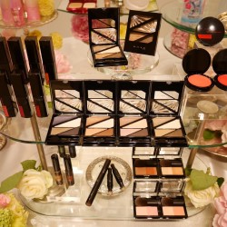 【KATE/ケイト】新作艶アイシャドウで深みのある濡れた目元のつくり方