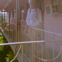 フランスのモデル・シンガー【ペティート メラーとFURFUR】のコラボ発売！