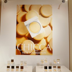 美肌効果も！しっとりツヤ肌ファンデーション【CHICCA/キッカ】