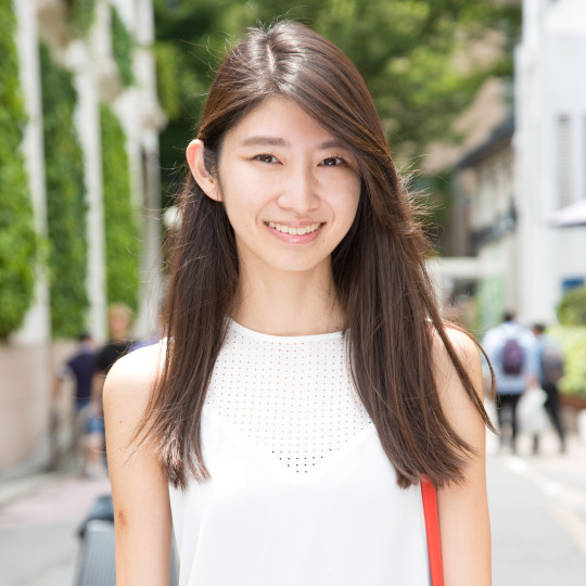 ＃3　五十嵐愛さん「黒フレア」