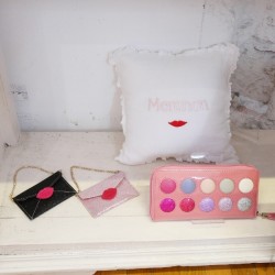 女の子の身近なアイテムをモチーフにしたポーチやバッグ【メムノン】