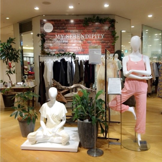 大人ガーリーなヨガウエアでイベントに参加しよう【Rosarymoon】