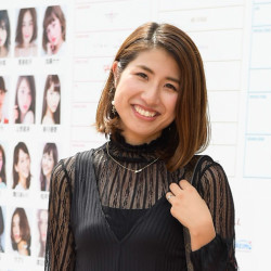 ＃1　小橋美咲さん「レース×黒の甘辛MIXコーデ」