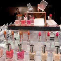 大人かわいい春メイク【RMK】新作〔COLOR CHANGE〕