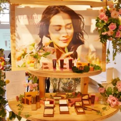 100％自然素材！唇に溶けこむ【リップオイル】