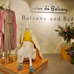 【サロン ド バルコニー】素材にこだわった心地の良い春の服