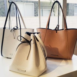 【A|Xアルマーニ エクスチェンジ】春もエコレザーに注目！