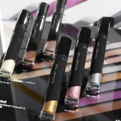 グラデーション自在のリキッドアイシャドウ発売【シュウ ウエムラ】