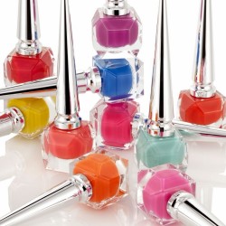 シューズコレクションからインスパイア【クリスチャン ルブタン】ネイルカラー新⾊