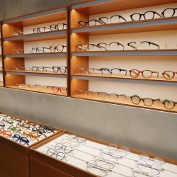 ここだけの特別なラインナップ。新しくなった【JINS原宿店】をご紹介