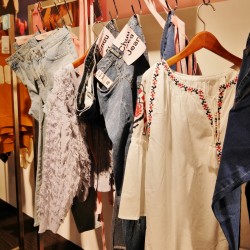 -5キロの着やせ効果！￥6,500以下のプチプラデニム【Vis / chuu】