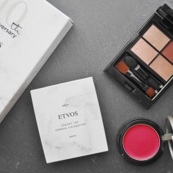 ぽんぽんたたいて潤うツヤ肌をつくるファンデ【エトヴォス】10周年記念の限定パッケージ