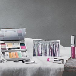 絶妙な色気を引き出す【RMK×佐藤翠】スペシャルキット【20th Anniversary】