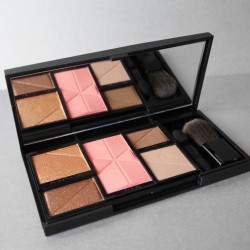 これ1つで 眉・目もと・頬が完成！ホリ深メイクが叶う【KATE】のパレット