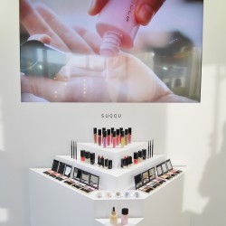 大人の唇に 品良いツヤを生み出すリップグロス【SUQQU 】