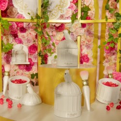 花弁のチークにクラシックなルージュ【ラデュレ】新作