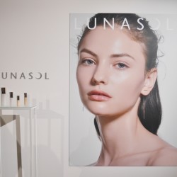 透明な水ツヤ肌をつくる【ルナソル】スキンケア＆ベースメイク
