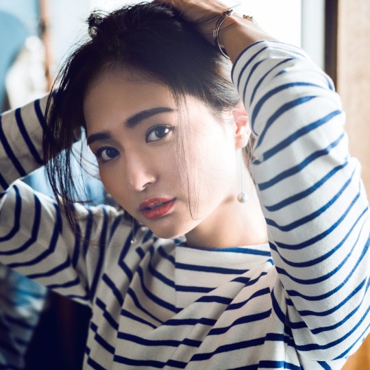 “モテるユニクロ”は「揺れピアス」と「じゅわっとリップ」で作る！