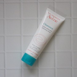 脂っぽさ、毛穴が気になる敏感肌に【アベンヌ】洗顔フォーム