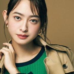 おしゃれで上品、美人度UP！デコルテの3大人気アイテムで最強のモテ顔！