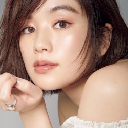 平たい顔族を救う 「ピンコッタ色」がキテる！