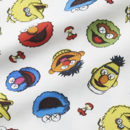 【ユニクロ】KAWS（カウズ）×セサミストリートとのスペシャルコレクション登場