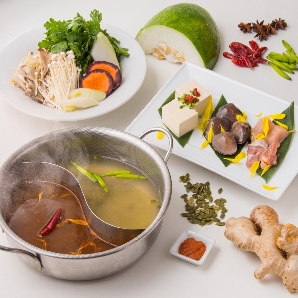 和漢食材が溶け込んだ特製薬膳スープ【食べてめぐらせるダイエット鍋】