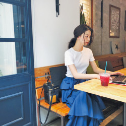 「あの美人OLの24時間を実況中継！」