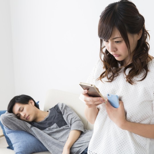 それがサインかも…!?彼の浮気を確実に見抜くポイント4つ