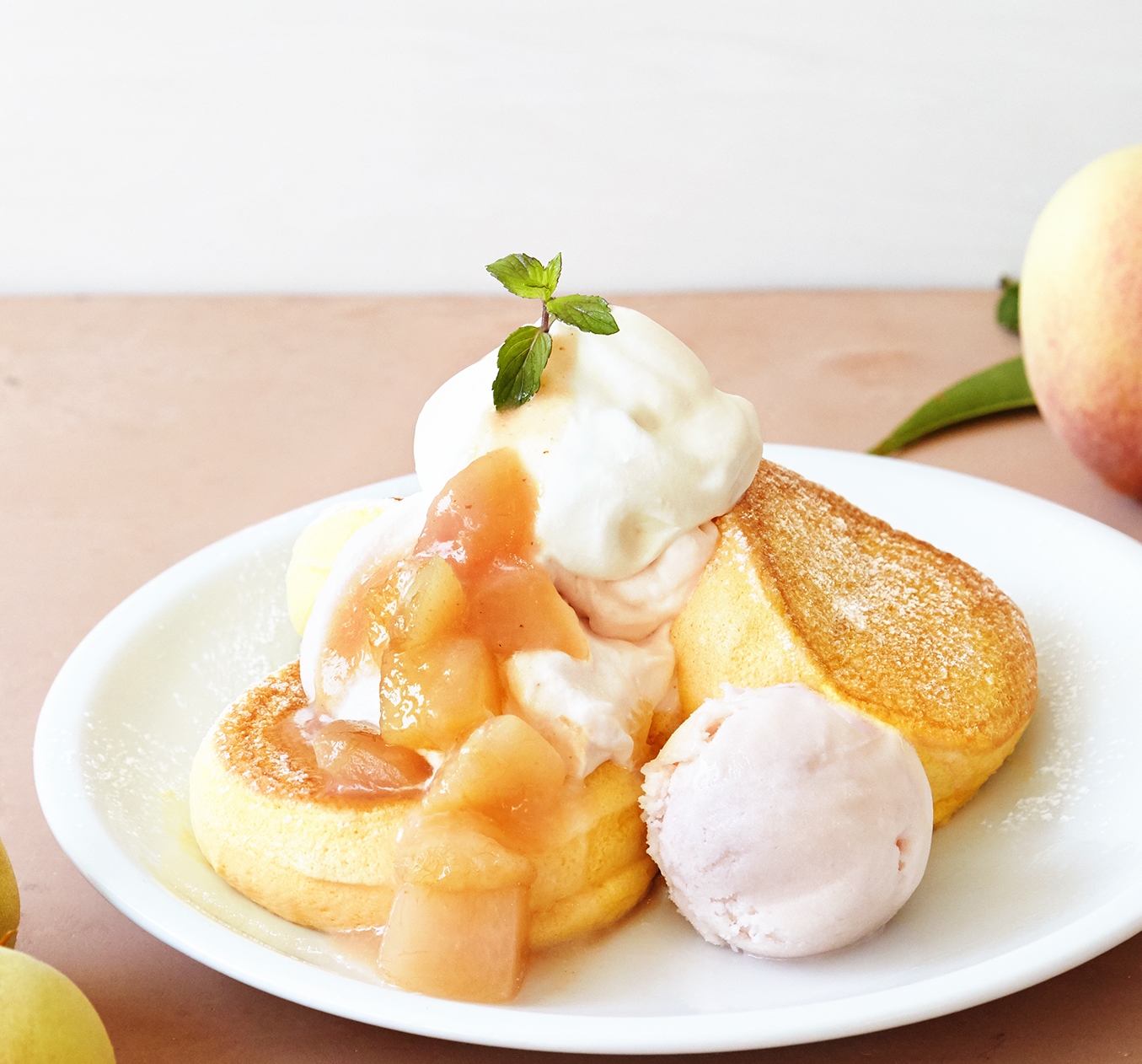 桃づくしの贅沢なパンケーキが登場【FLIPPER'S】奇跡のパンケーキ