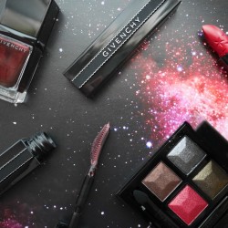 深みがあって色っぽい。ヒミツはジバンシイの「星雲パール」。