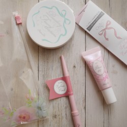 ￥1300！コンビニで買えるちっちゃい「コスメ4点セット」