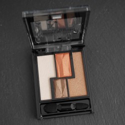 新しい“囲み目”メイクの抜け感は「ヴィンテージカラー」でつくる