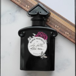 究極の女性らしさ香る「辛口フローラル」のフレグランス