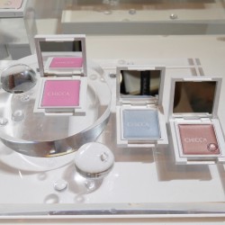 誰もが美人に見える！「美しいくすみ」のまぶたベース