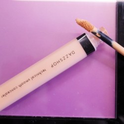 頑固なクマと毛穴にはアプリコットのコンシーラー