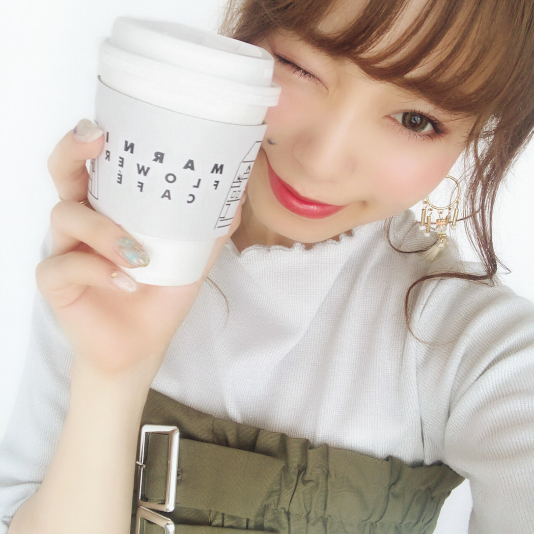 本当に小顔に見える！人気インスタグラマーの自撮りテクがすごい！