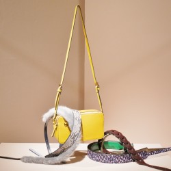 1本2000円、ストラップで雰囲気チェンジ！ショルダーバッグが超おすすめ。