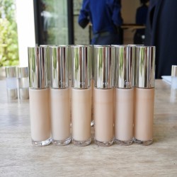 夜の蛍光灯のもとでも『透明感』を維持するファンデーション