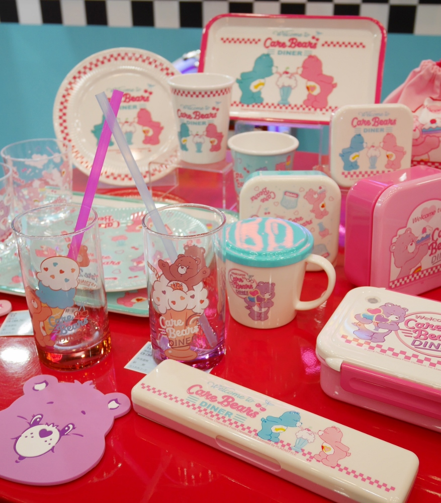 80’ｓテイストが今の気分♡カラフルなケアベアがレトロになった！