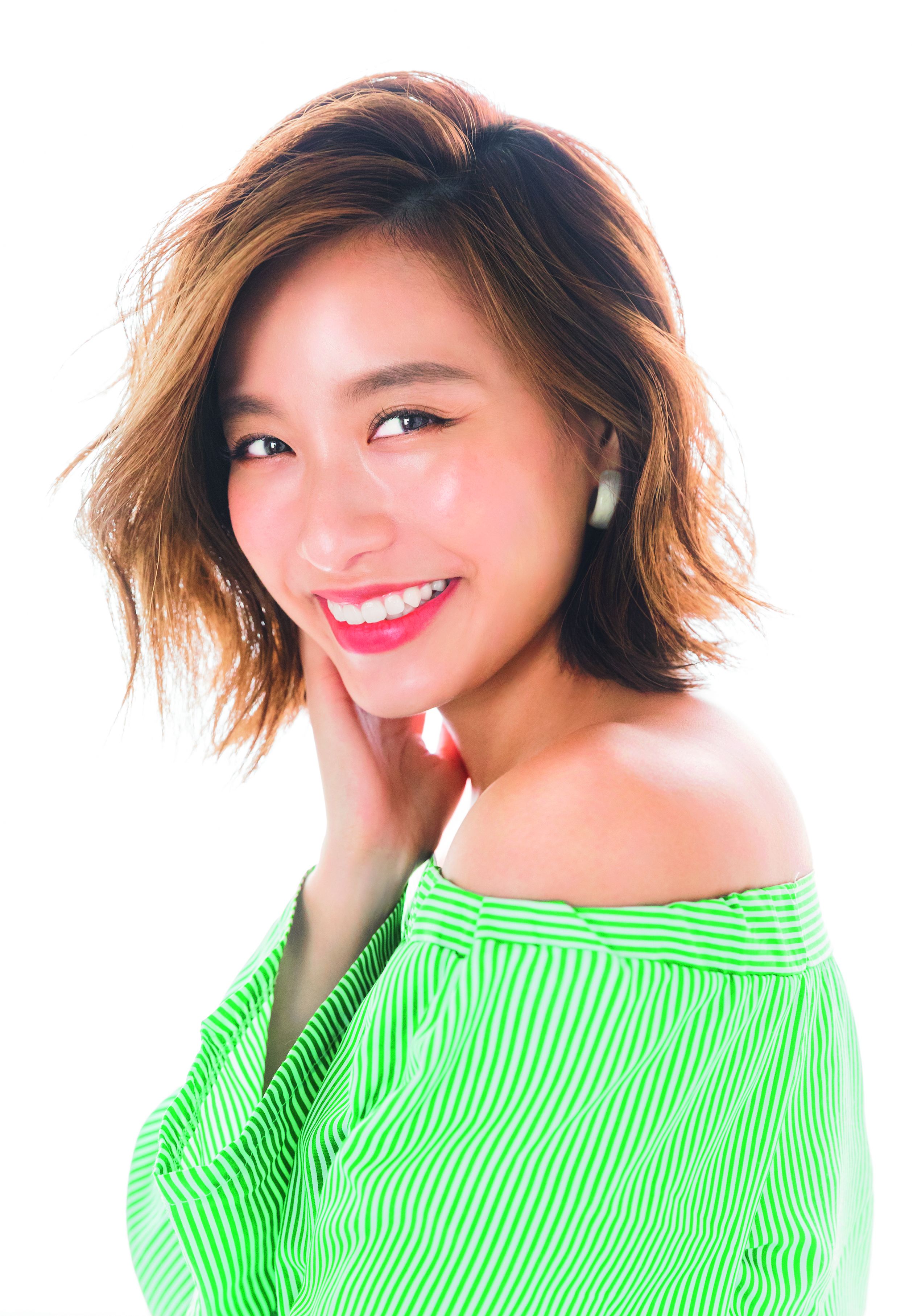 自撮りがうまい関西美人が「全方位モテメーク」で使う10アイテムって？