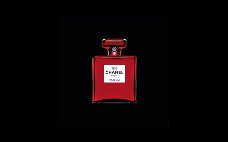 銀座と渋谷の街をジャック! 「CHANEL」が織りなす赤の世界