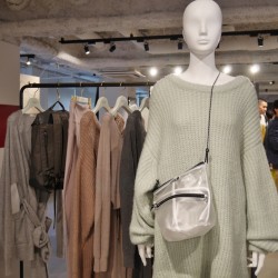 サコッシュやウエストポーチ…カジュアルに合う￥8,000以下の手ぶらバック