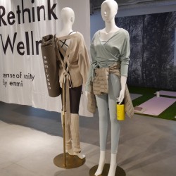 スポーツアイテムもワントーンコーデが人気！後ろ姿美人な新作をチェック