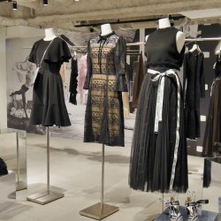 昨年完売した人気アイテムも！普段使いしやすい「スナイデル」のドレスやワンピ特集