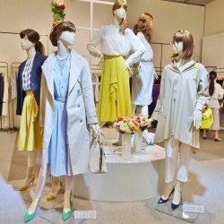 トレンド押さえた仕事服＼ナチュラル見え／だけど扱いやすい素材に注目！