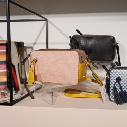 1本2000円で雰囲気チェンジ！ストラップを替えられるバッグに新作登場