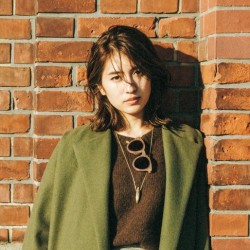 脱コンサバ！定番コートを「今っぽく」見せる着こなし４選